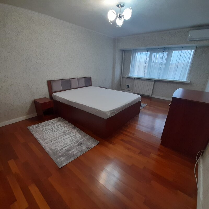 Unirii, Bd., Nerva Traian, chiar pe bulevard.