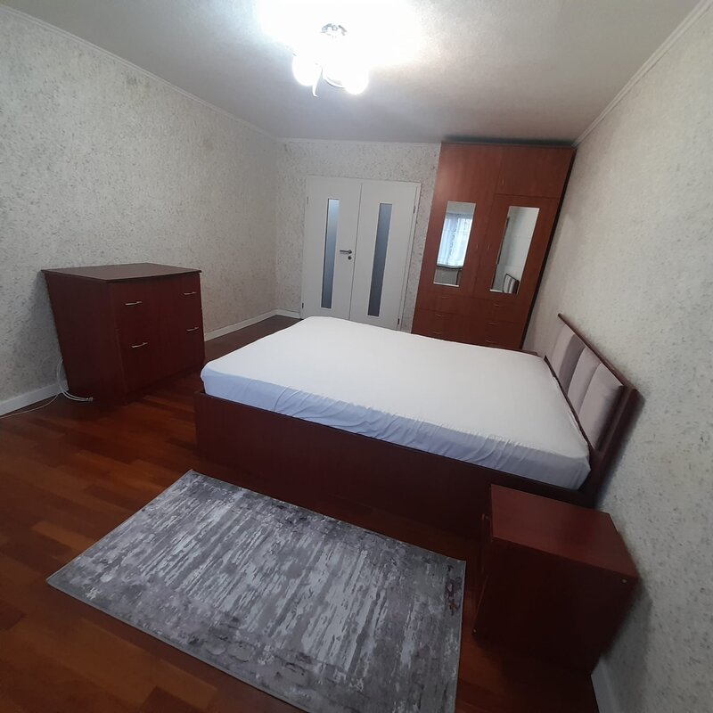 Unirii, Bd., Nerva Traian, chiar pe bulevard.