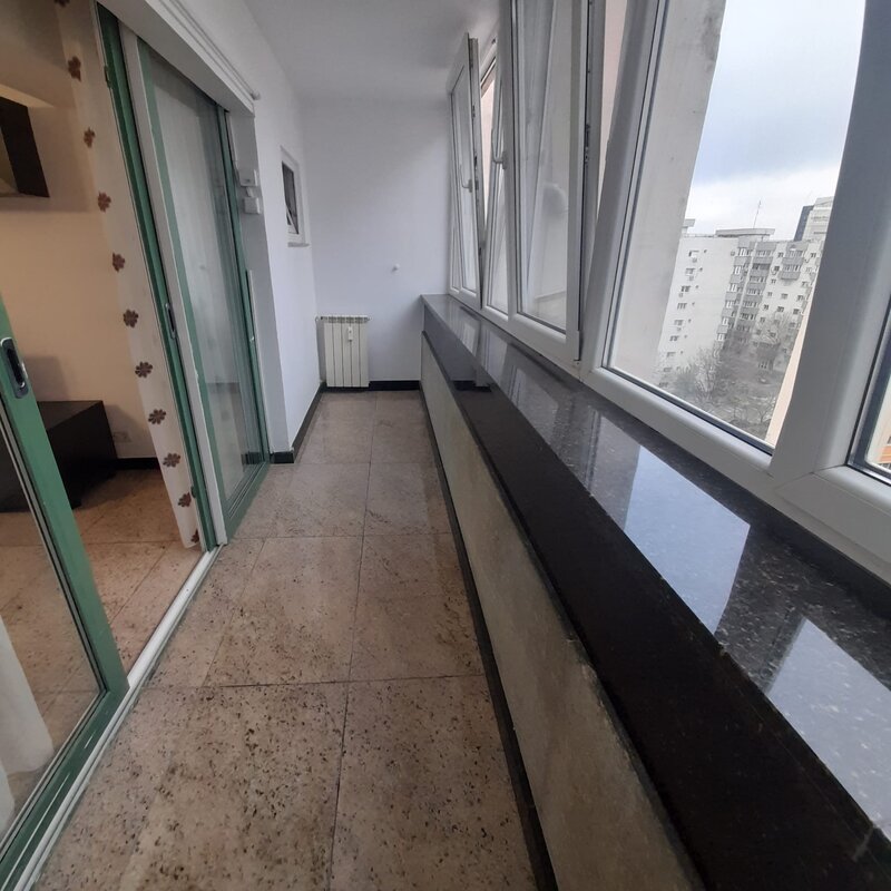 Unirii, Bd., Nerva Traian, chiar pe bulevard.