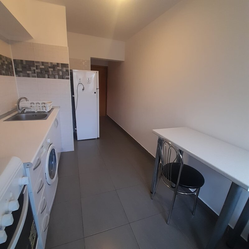 Unirii, Bd., Nerva Traian, chiar pe bulevard.